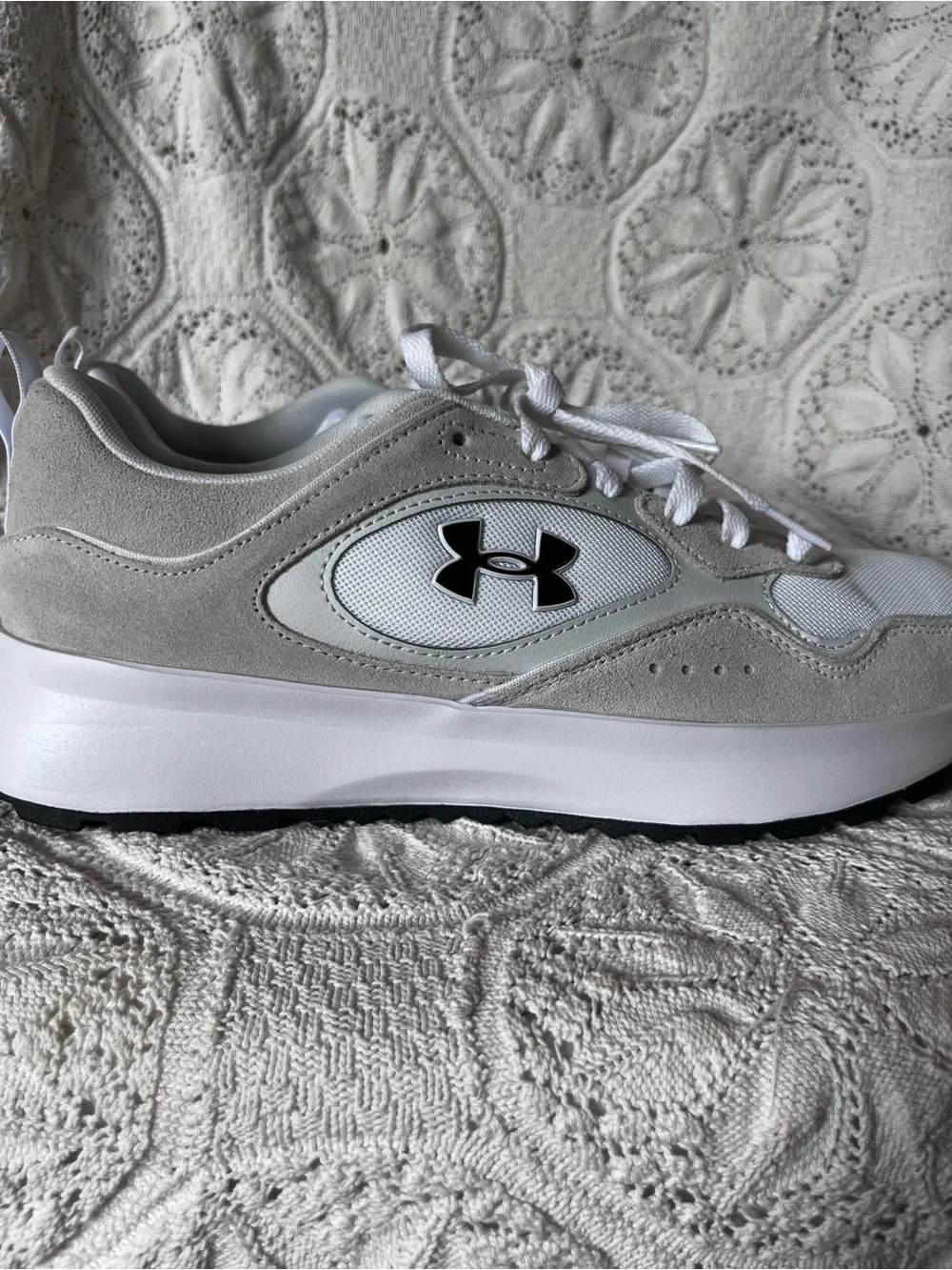 Under Armour sneakers tennis shoes women’s white gray halo suede mirage 12